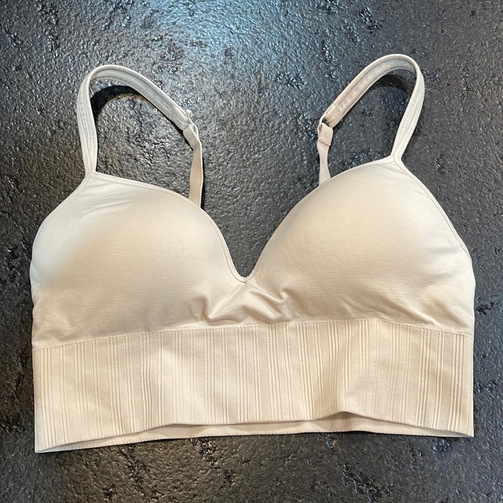 Athleta everyday bra.  Good condition, size small